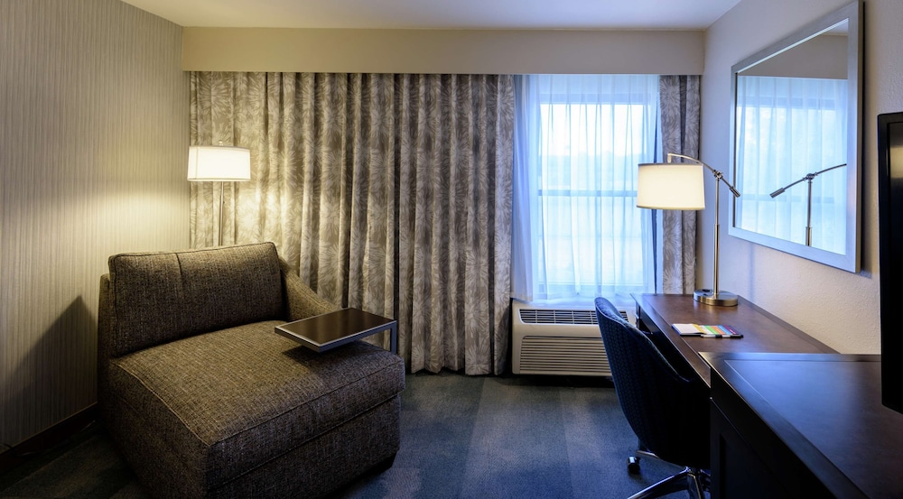 Hampton Inn & Suites Jackson Coliseum - photo 19