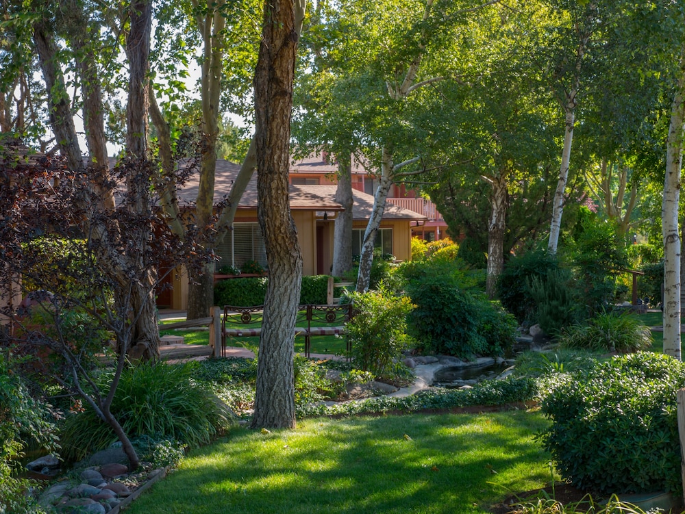 Sky Ranch Lodge - photo 48