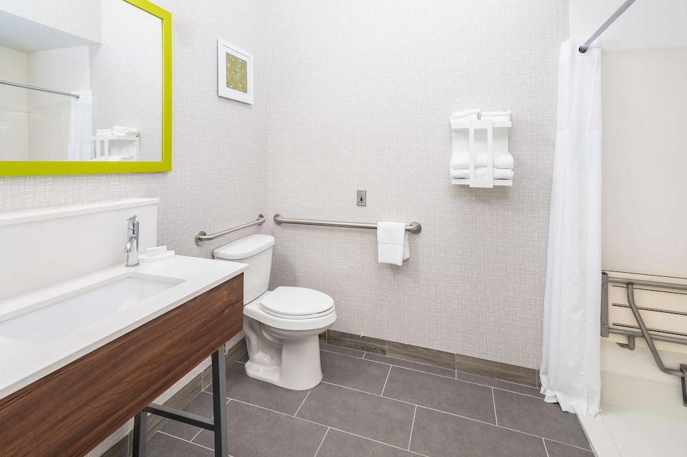 Hampton Inn & Suites Hartford Manchester - photo 24