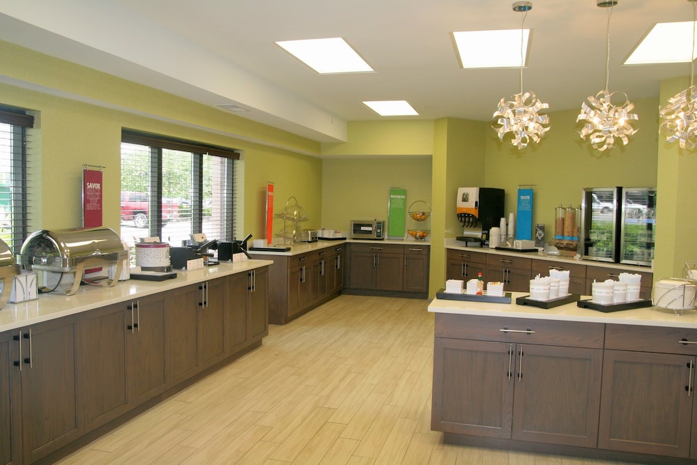 Hampton Inn & Suites Nashville Airport - photo 3