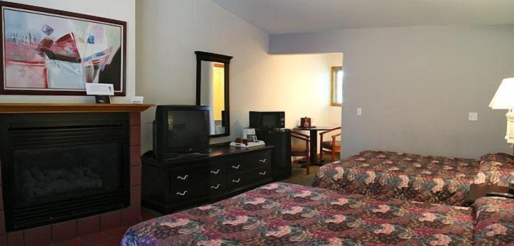 Lake Bluff Inn and Suites - photo 16