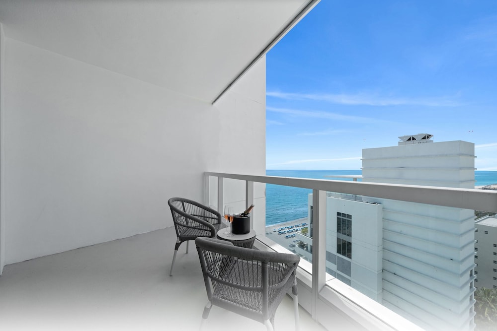 Fontainebleau Miami Beach Private Luxury Suites - photo 461