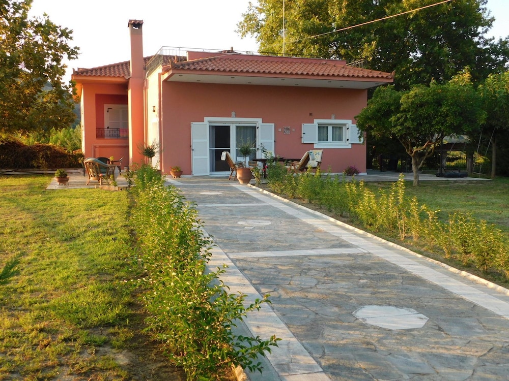 Villa Aris — 4-Star Luxury Hotel in Archaia Olympia, Greece