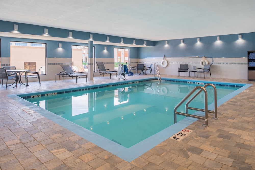 Holiday Inn Express Hotel & Suites Bismarck by IHG - photo 14