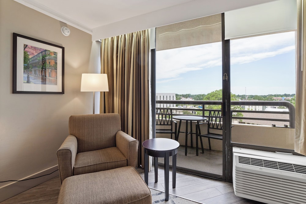 Crowne Plaza Executive Center Baton Rouge by IHG - photo 26
