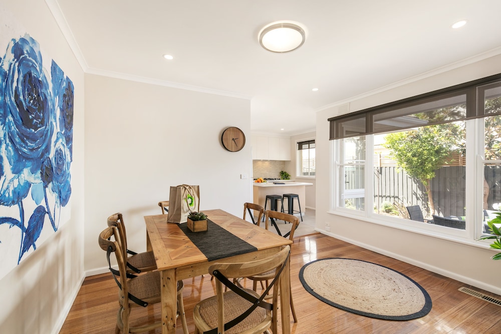 Boutique Stays Sandy Breeze 1 Sandringham — 4-Star Luxury Hotel in Sandringham, Australia