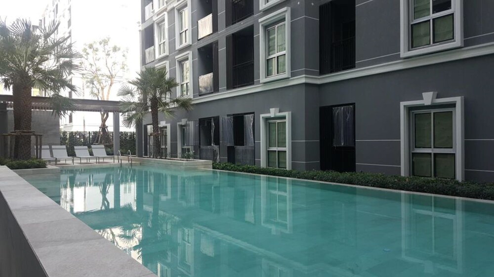 Plum Condo Don Muang Airport Transfer