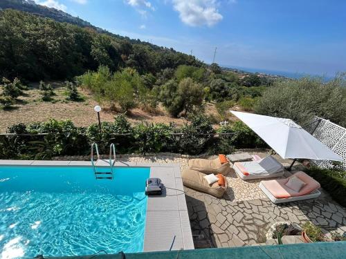 Grande appartamento in casale ristrutturato — hotel in Santa Domenica