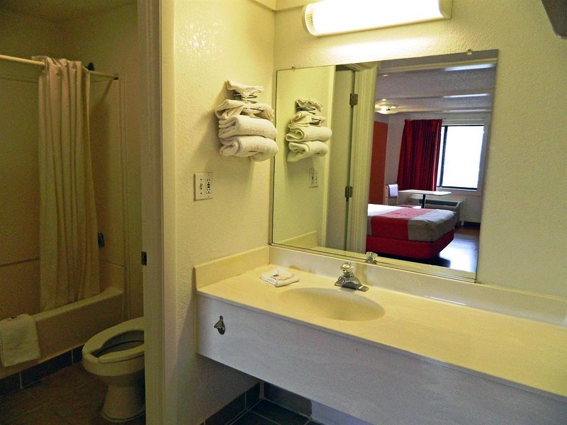 Travelodge by Wyndham Benton Harbor MI - photo 13