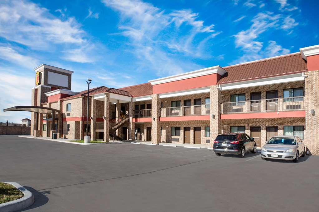 Super 8 by Wyndham Humble Fallcreek Houston - photo 2