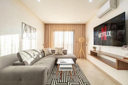 RA26 Elegant&Chaleureux Netflix et parking gratuit — 4-Star Luxury Hotel in Marrakesh, Morocco