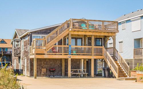 The Atrdis Kitty Hawk MP 4.5 Semi Oceanfront 6 Bedrooms Ocean Views Hot Tub in Kitty Hawk, United States