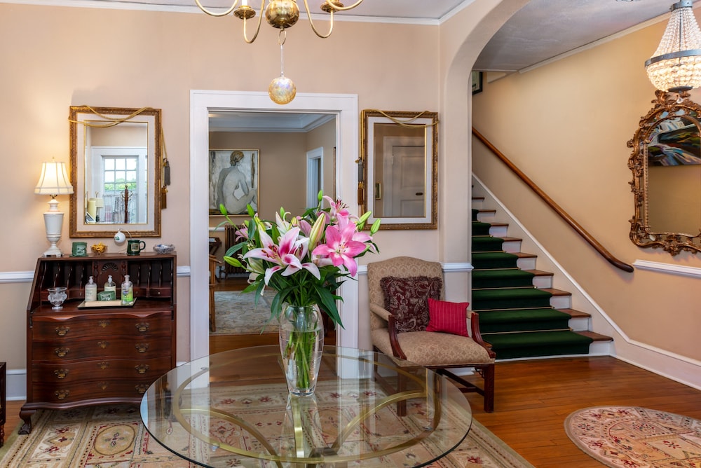 Abbington Green Bed & Breakfast Inn - photo 2