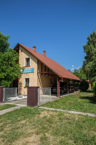 Aranysellő Vendégház in Abadszalok, Hungary