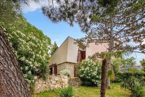 Lovely Holiday Home By The Sea Happy Rentals — 4-Star Luxury Hotel in Selce, Croatia