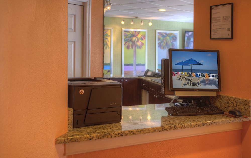 Sailport Waterfront Suites - photo 37