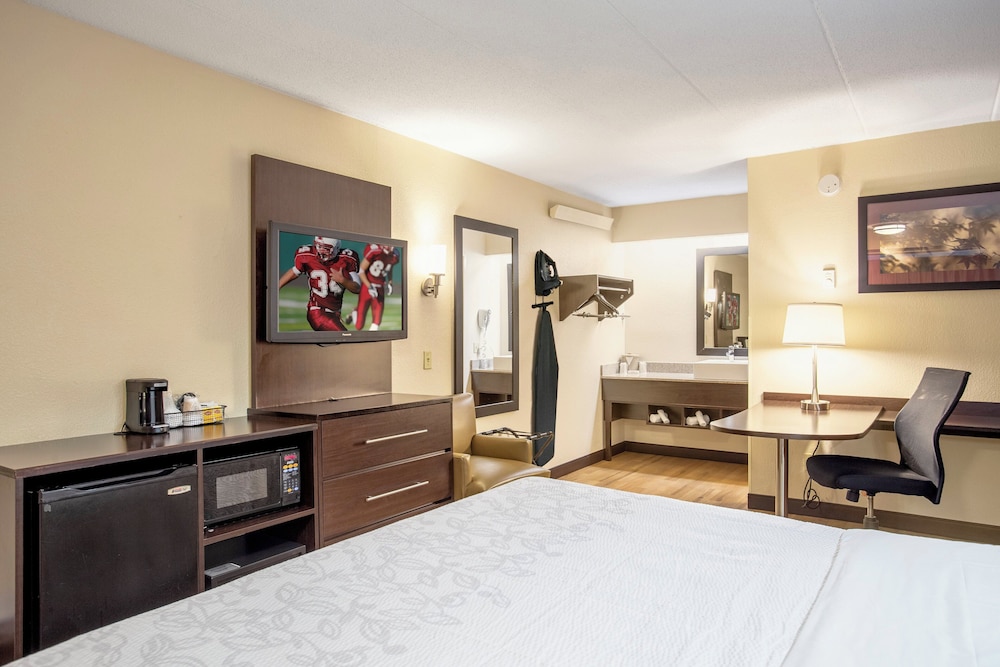 Red Roof Inn PLUS Baltimore Washington DC BWI Airport - photo 6