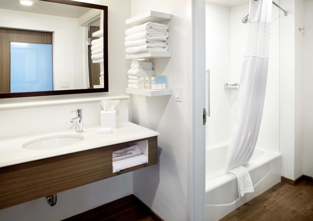 Hampton Inn & Suites Pittsburgh Airport South Settlers Ridge - photo 19