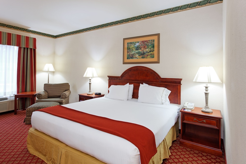 Holiday Inn Express Hotel & Suites Tupelo by IHG - photo 2