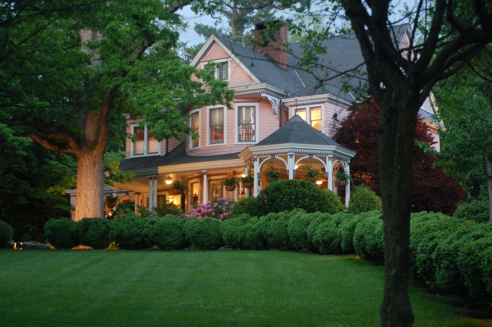 Beaufort House Inn — 4-Star Luxury Hotel in Asheville, United States