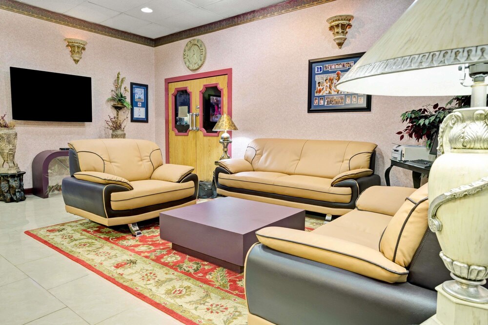 Days Inn by Wyndham Durham Near Duke University - photo 5