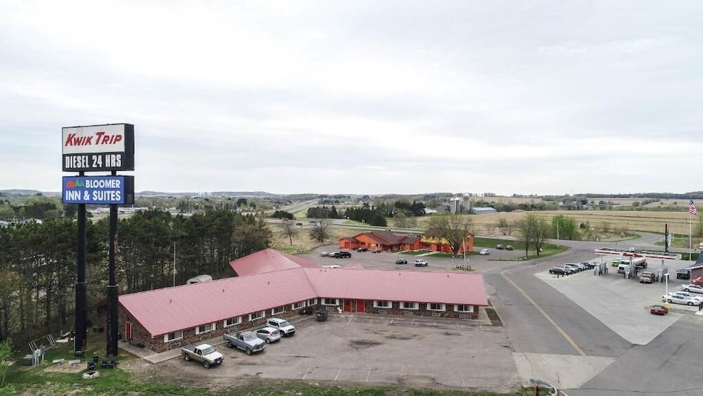 Bloomer Inn & Suites - photo 33