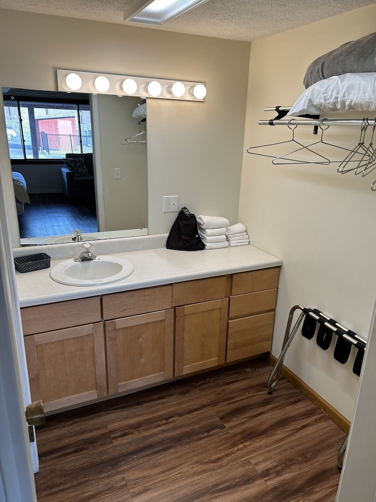 Valley Inn and Suites - photo 53
