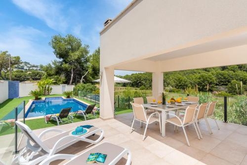 Villa Kobe Plusholidays — 5-Star Luxury Hotel in Teulada, Spain