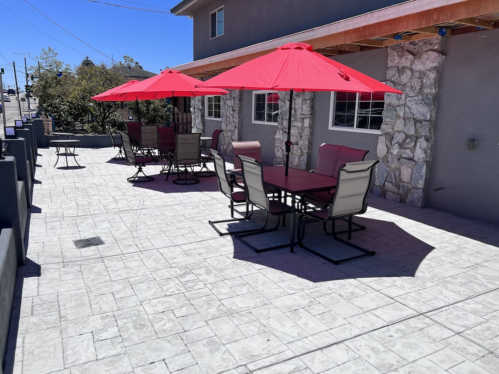 Surf City Inn and Suites - photo 46