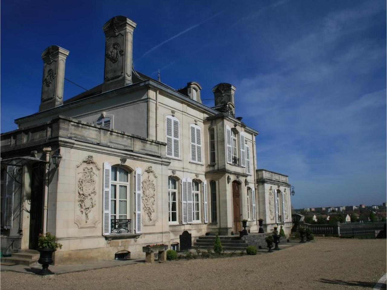 Chateau du Clos Mortier — 4-Star Luxury Hotel in Saint-Dizier, France