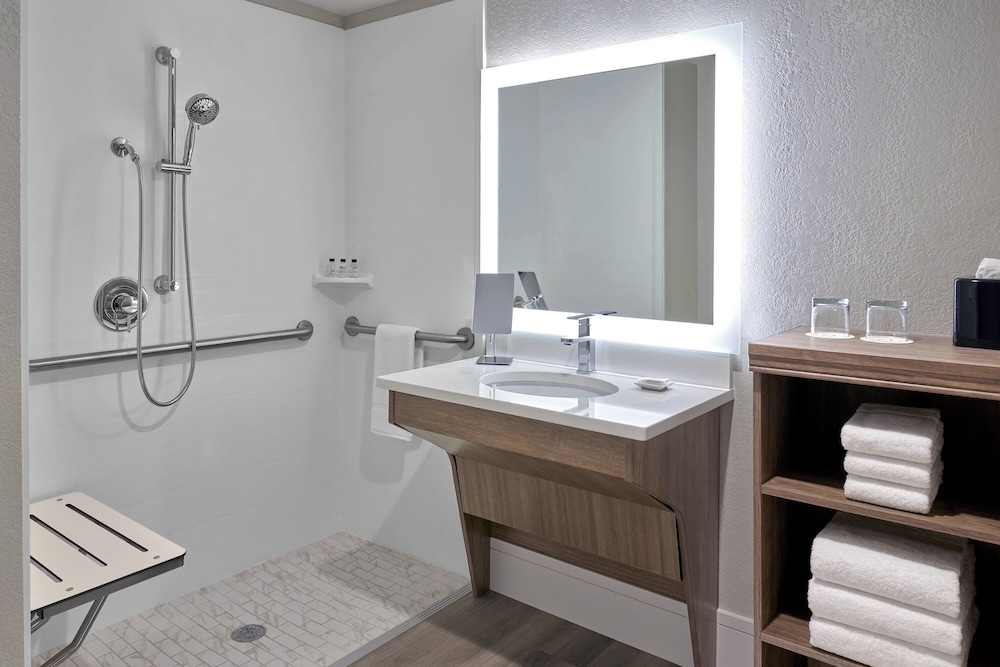 Delta Hotels by Marriott Chicago Willowbrook - photo 10