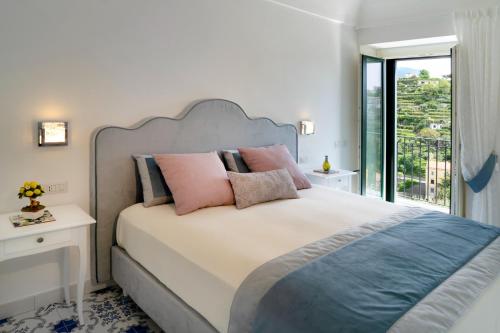 Suites in the Amalfi Coast GuestHouse with Terrace near Amalfi Breathtaking View of Ravello — 4-Star Luxury Hotel in Scala, Italy