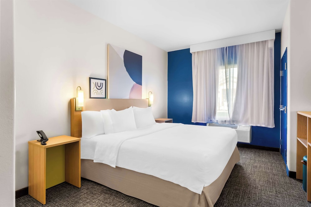 Spark by Hilton Pearland - photo 3