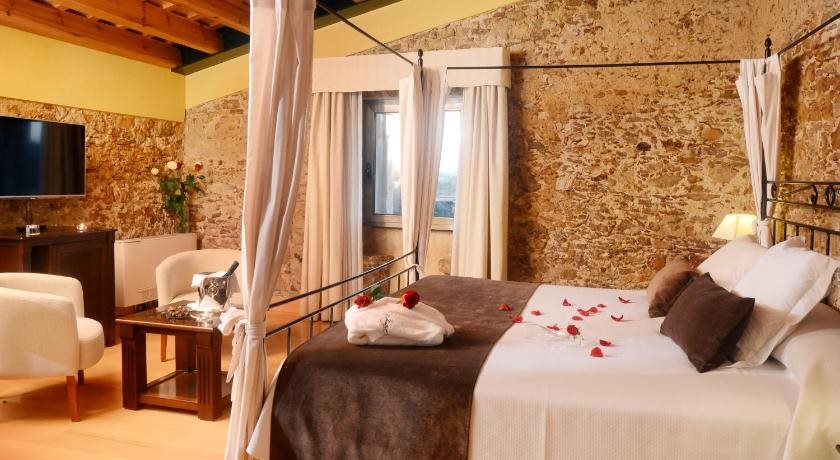 Es Portal Hotel Gastronòmic Es Portal Restaurant in Pals, Spain