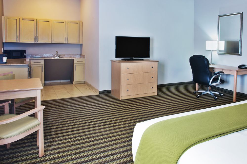 Holiday Inn Express Hotel & Suites Alvarado by IHG - photo 7