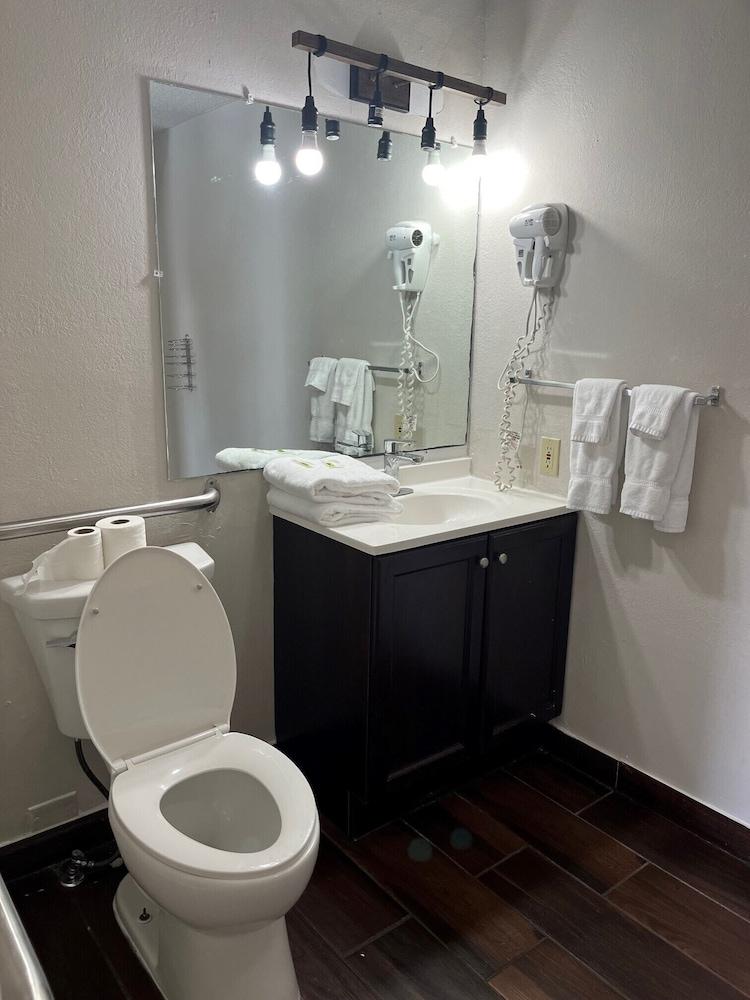 712 Inn - photo 8