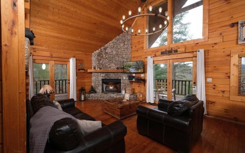 Knotty and Nice - carbon neutral hotel in Sevierville