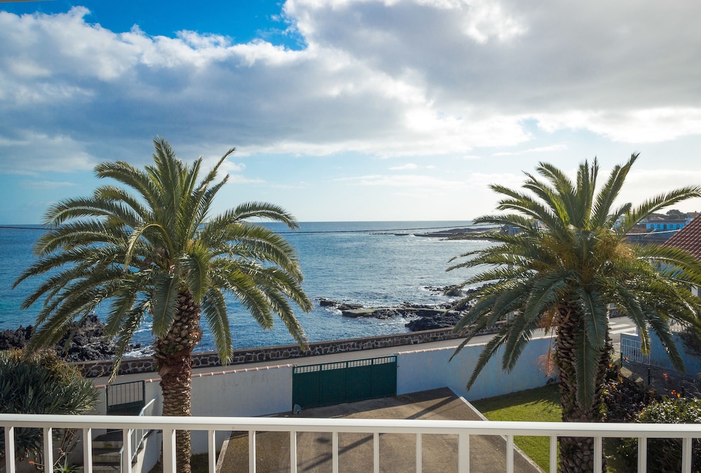 Porto Martins Bay Apartments — 4-Star Luxury Hotel in Porto Martins, Portugal