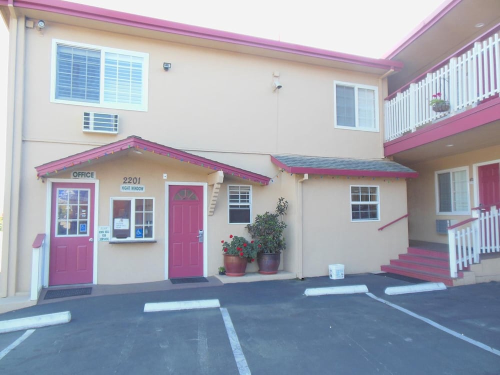 Sealamp Inn in Seaside, United States