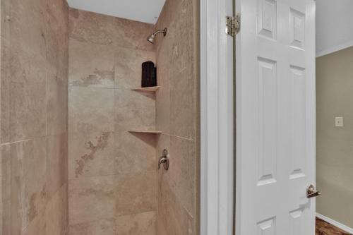 Maven's Inn & Grill - photo 3