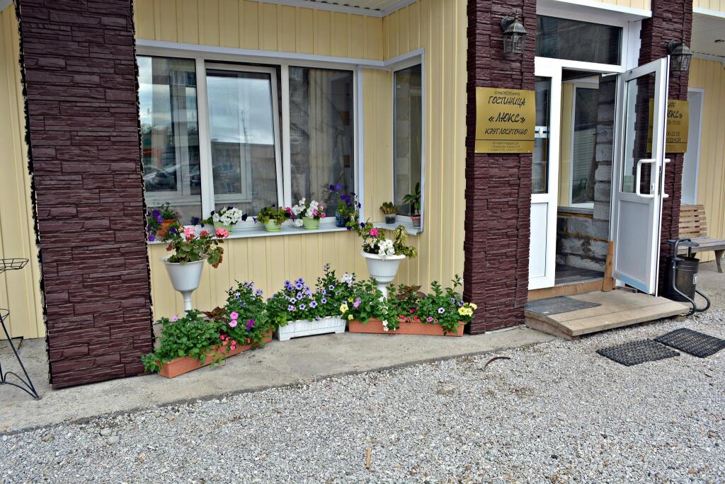 Lyuks - carbon neutral hotel in Mikhaylovsk