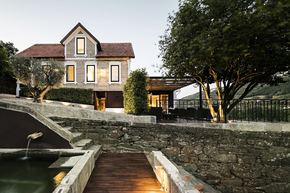 Quinta de S. Bernardo Winery & Farmhouse — 4-Star Luxury Hotel in Mesao Frio, Portugal