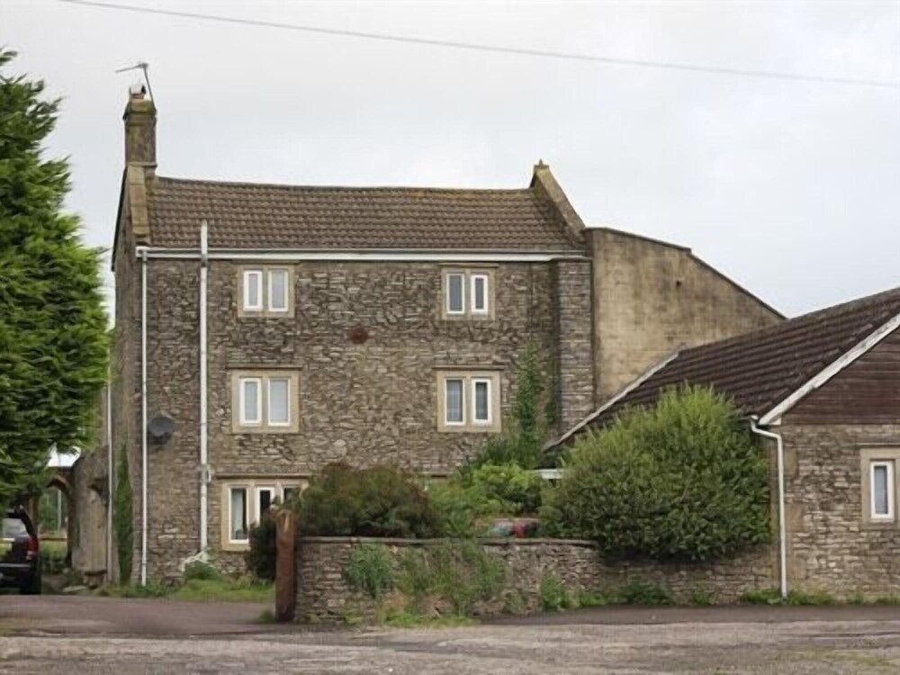 Cannards Grave Farmhouse B&B — 4-Star Luxury Hotel in Shepton Mallet, United Kingdom