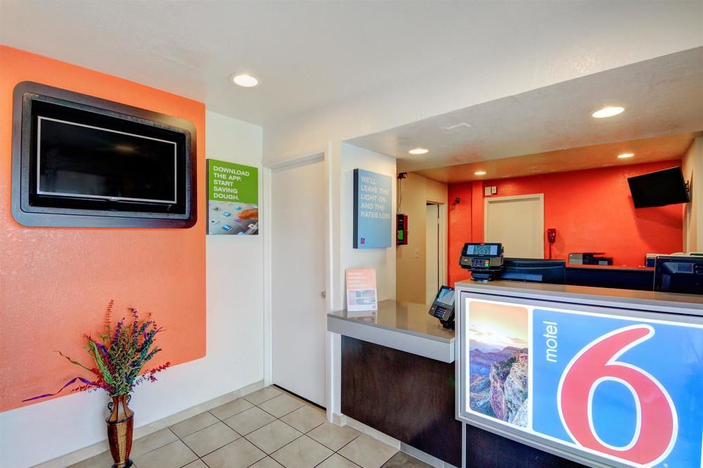 Motel 6 Oklahoma City Airport - photo 2