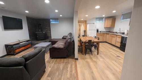 Canyon Coze Ski Board Sled Bike Hike — 4-Star Luxury Hotel in Ogden, United States