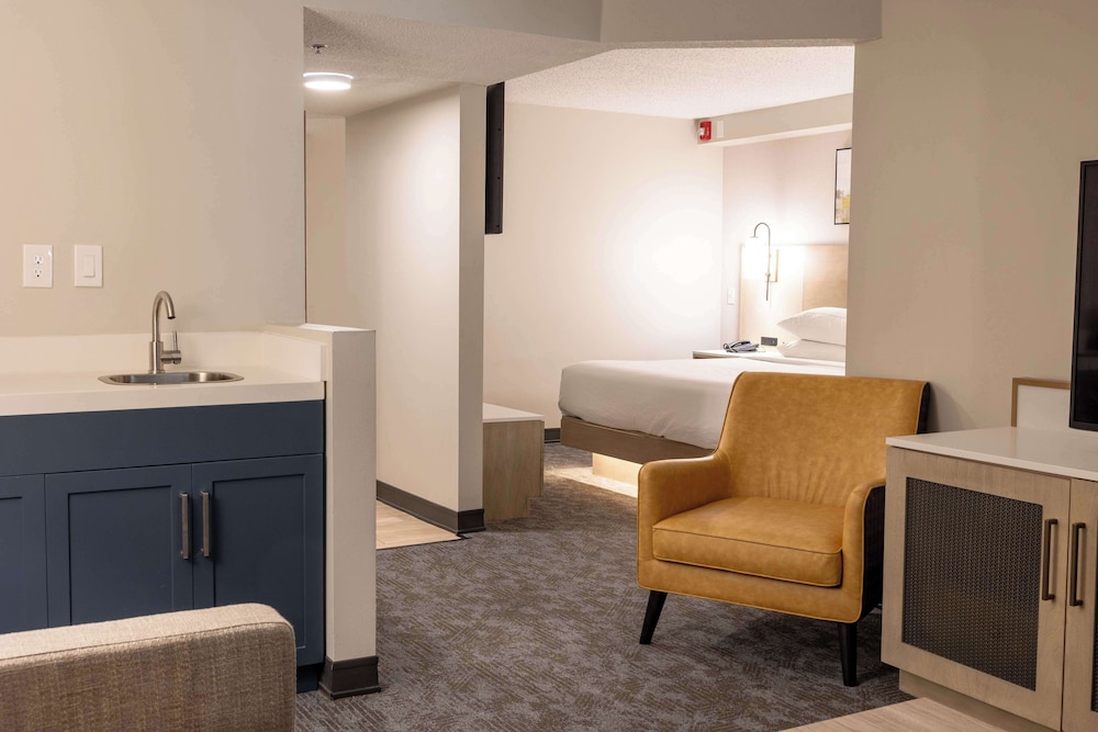 DoubleTree by Hilton Austin MN - photo 9