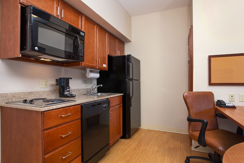 Candlewood Suites Tuscaloosa by IHG - photo 35