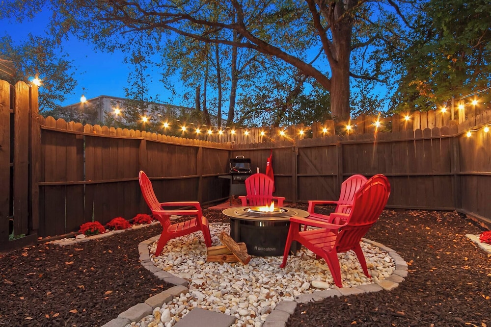 Day Dreamer Minutes to Stadium With Fire pit and Parking in Tuscaloosa, United States