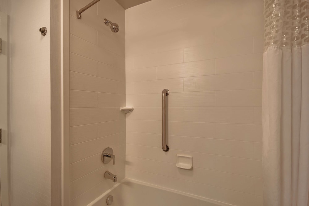 Hampton Inn & Suites Columbia South Fort Meade Area - photo 35