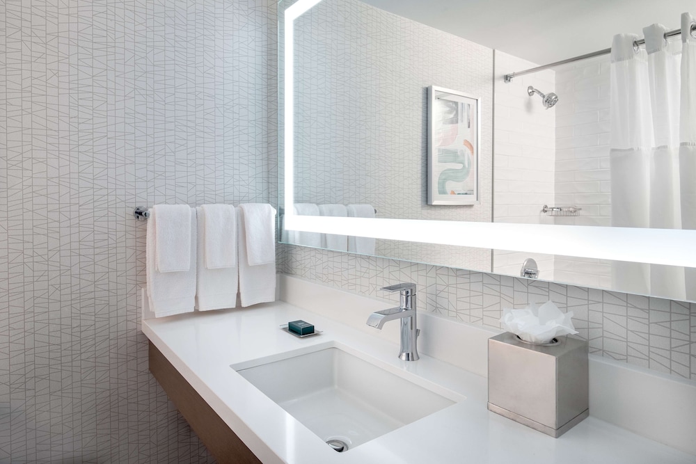 DoubleTree by Hilton Chicago North Shore Conference Center - photo 33